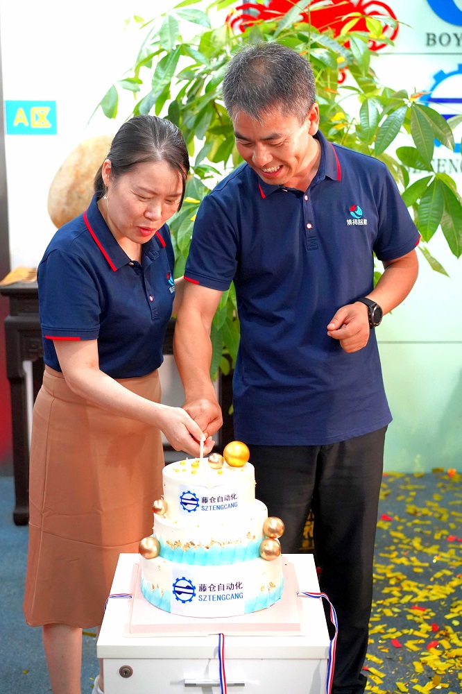 劉總譚總切蛋糕