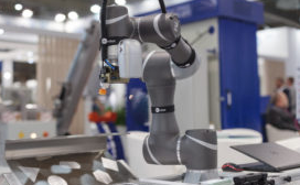 自動化協(xié)作機(jī)器人技術(shù)應(yīng)用工業(yè)制造有什么好處？(圖1)