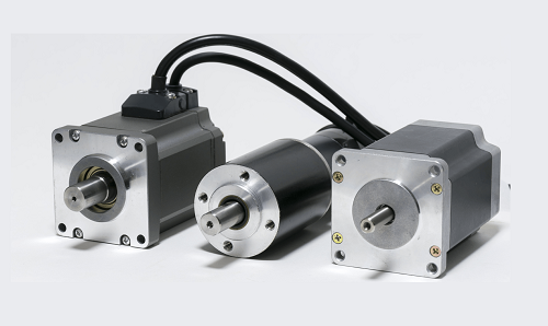 如何驅(qū)動伺服電機，控制伺服電機需要使用哪些組件？(圖1)